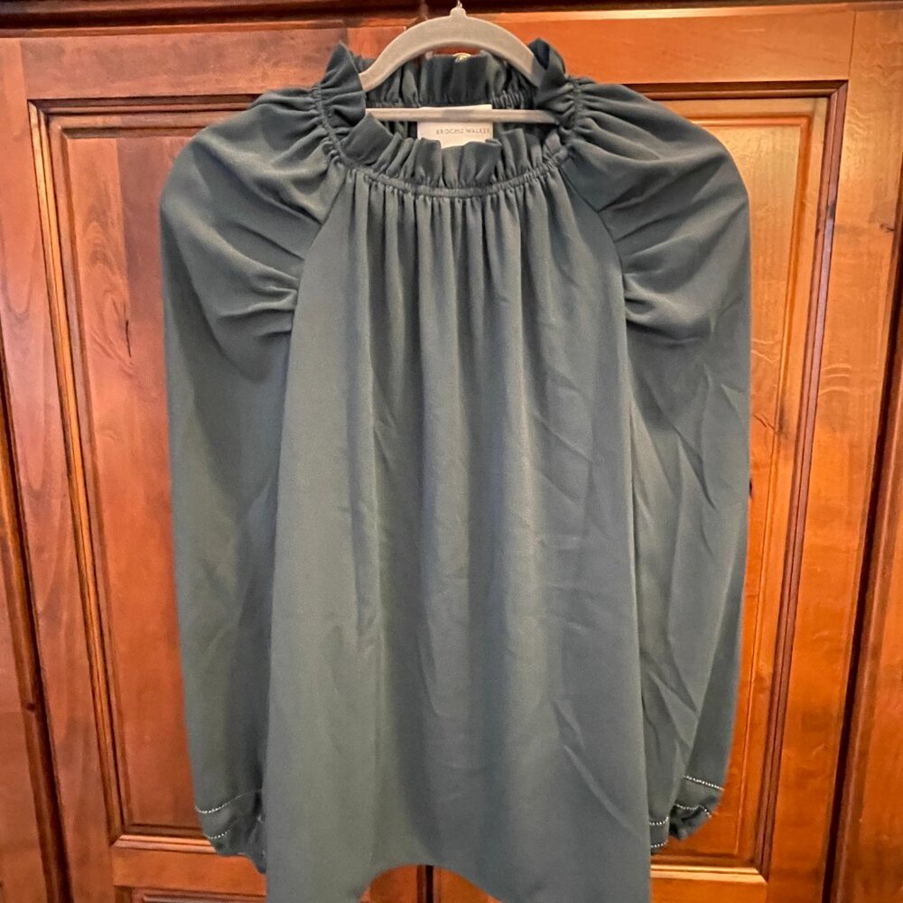 Brochu Walker Green Top with Unique Detail